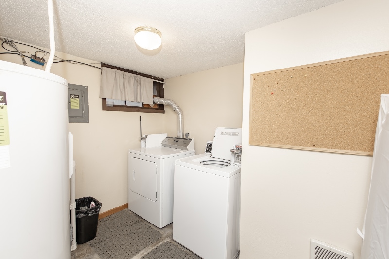 Building Photo - 344 6th Ave S