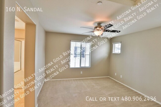 Building Photo - 160 N. Sandal-