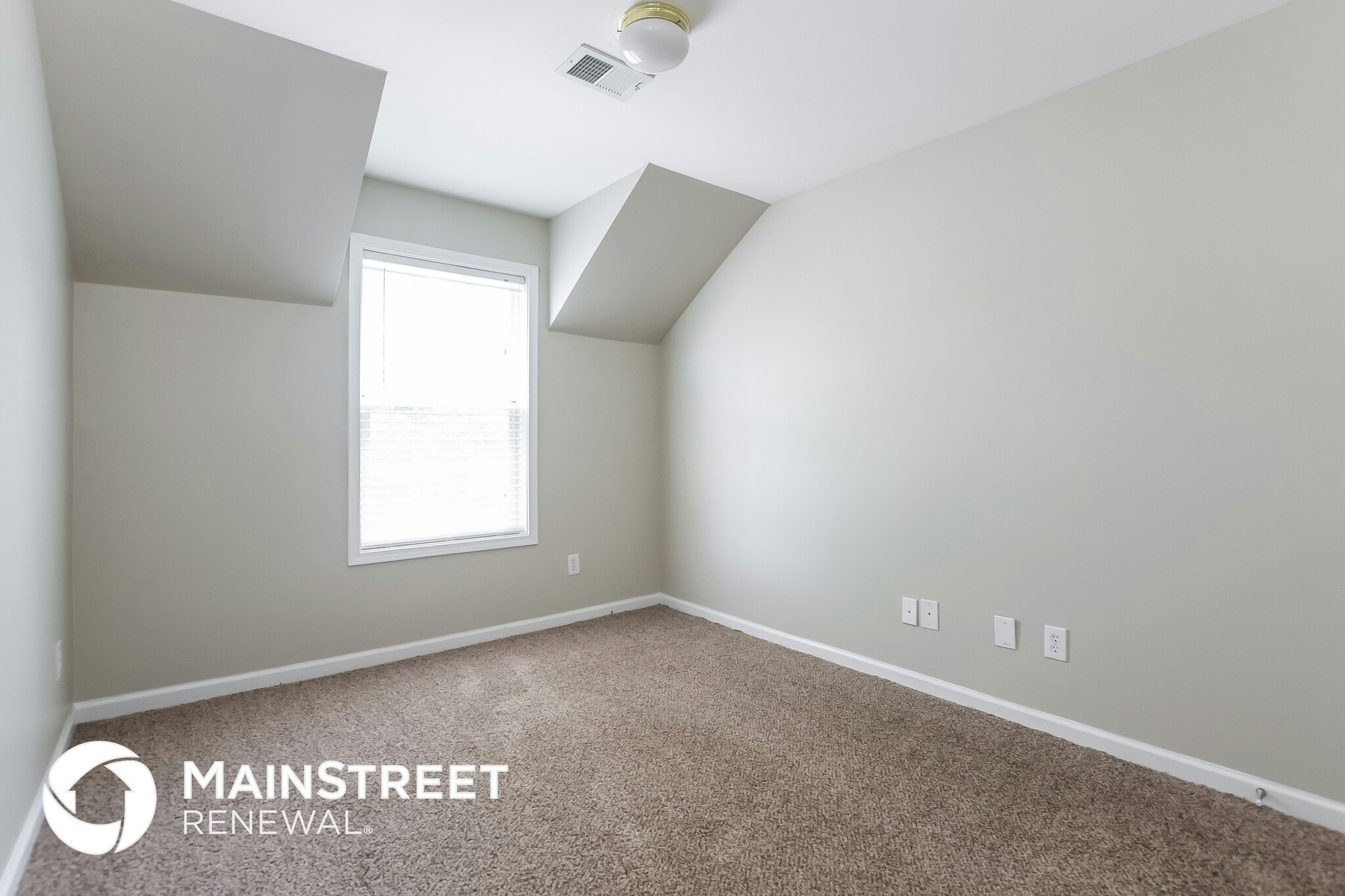 Building Photo - 1604 Silver Oak Dr