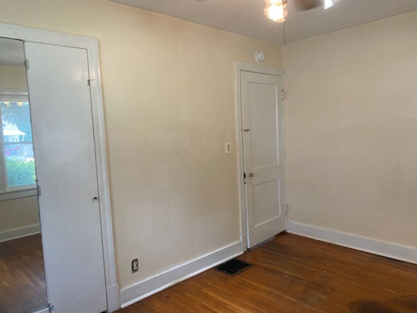 Building Photo - 2119 Ratcliffe Ave