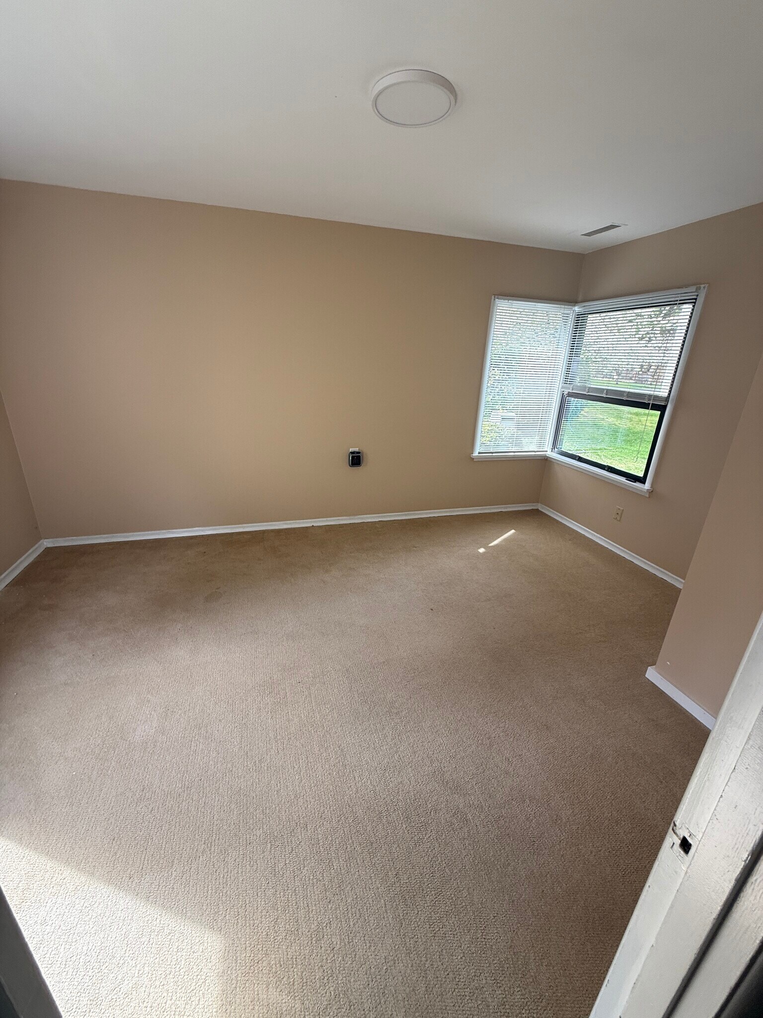 Building Photo - 6840 NE Wood Bay Ln