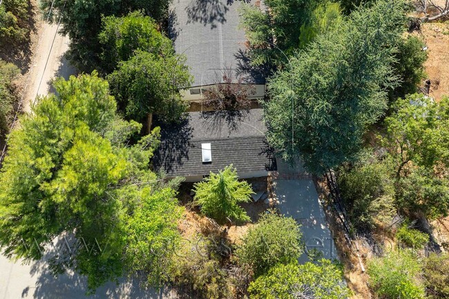 Building Photo - 45840 Coyote St