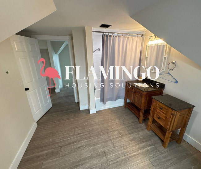 Building Photo - 1422 East Third Street - Shared Living programs Eligible