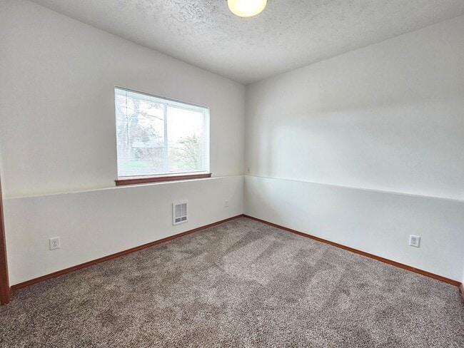 Building Photo - 6026 N Wiscomb St