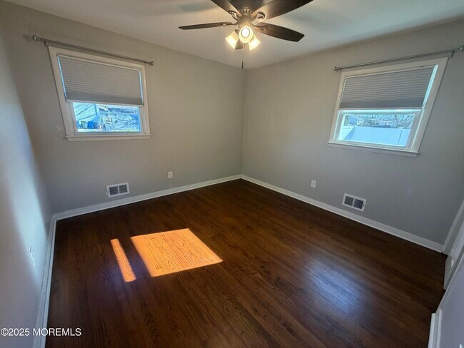 Building Photo - 710 Dow Ave