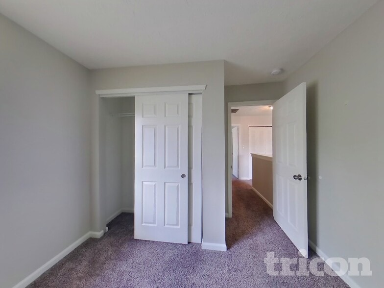 Building Photo - 569 Stobus Dr