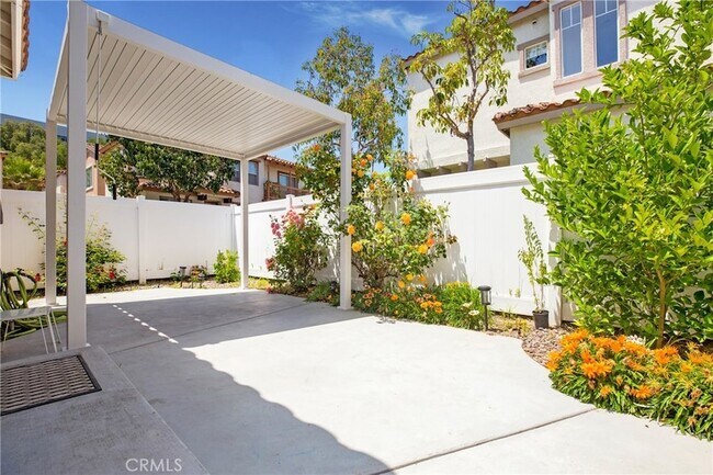 Building Photo - 201 Las Flores