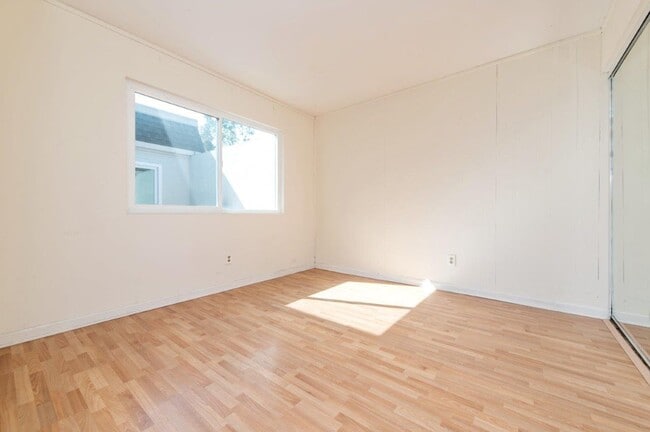 Building Photo - 3bd/2ba single family house in University ...