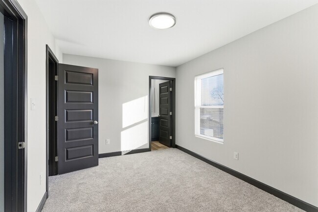 Building Photo - Macy Way- 111