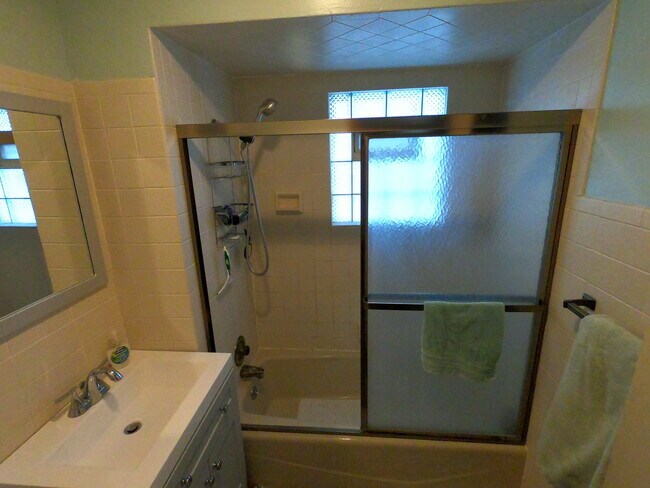 Building Photo - 2743 S Clement Ave