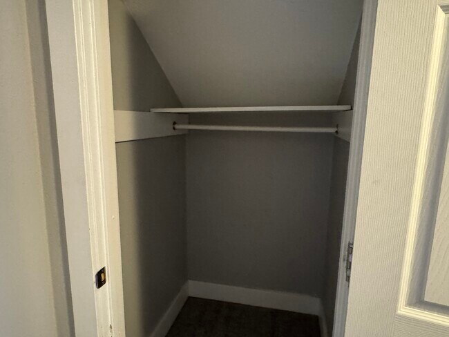 Building Photo - 1208 W 5th St