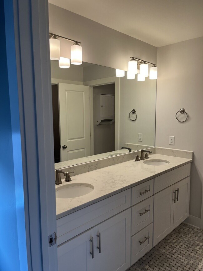 Building Photo - 191B Chilton St