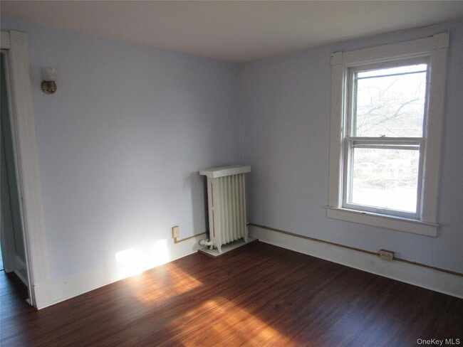 Building Photo - 98 Main St