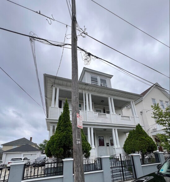 Primary Photo - 196 New York Ave