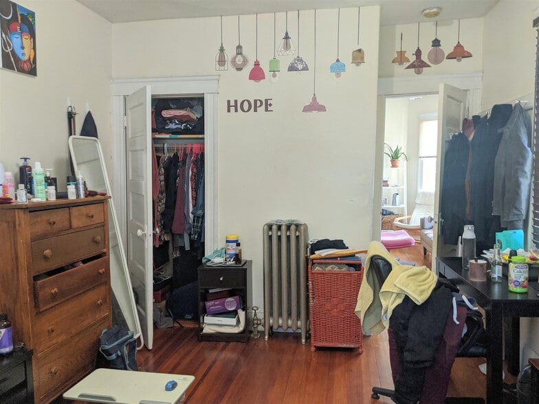 Building Photo - 64 Linden Ave