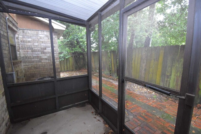 Building Photo - Charming West Pensacola Townhome – 2BR/2BA...