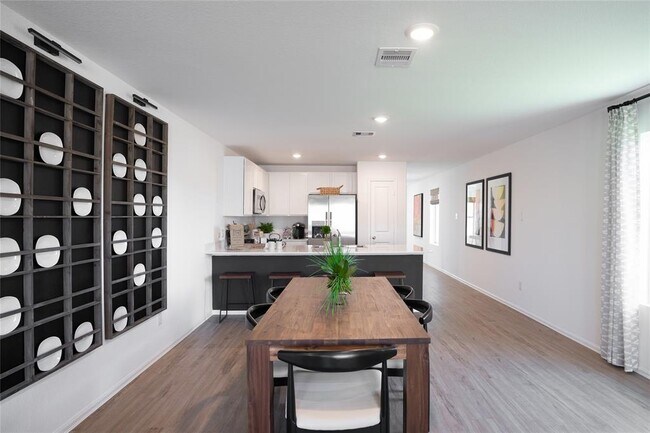 Building Photo - Winwood Home