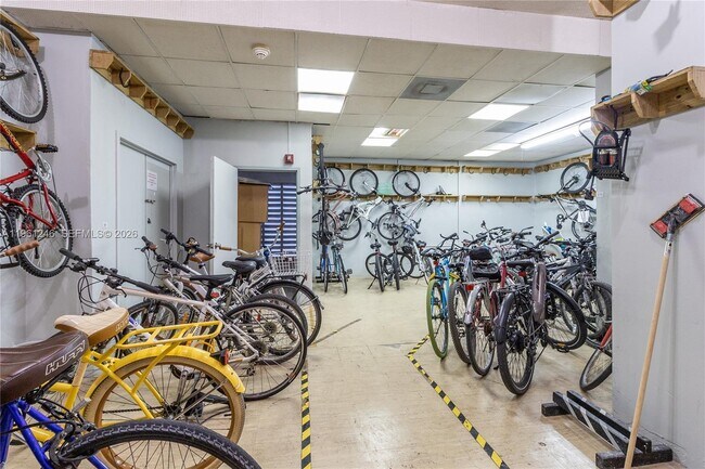 Building Photo - 7441 Wayne Ave