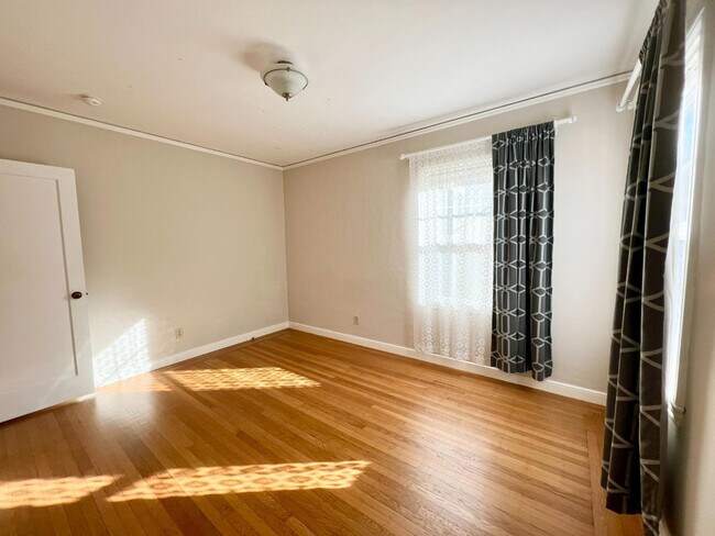 Building Photo - 127 22nd Ave