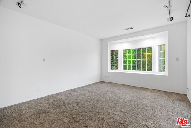 Building Photo - 12811 Cumpston St