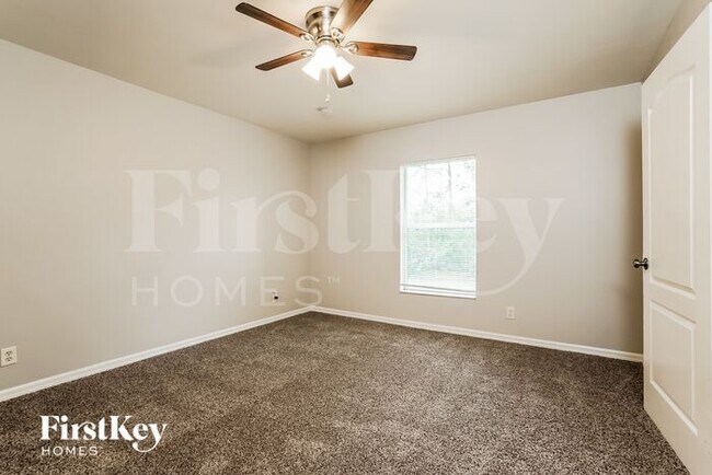 Building Photo - 715 Bennington Dr