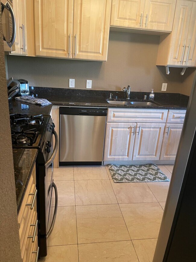 Building Photo - Meridian Luxury Top-Floor Condo with amazing Strip View (Electricity, Gas, and Internet included)