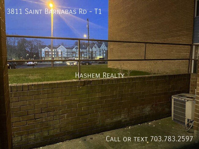 Building Photo - Lovely Updated 2 Bedroom 1 Full Bath Groun...