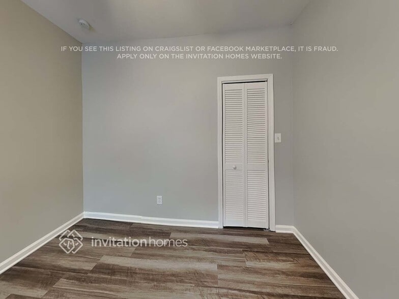 Building Photo - 594 Viking Pl SW