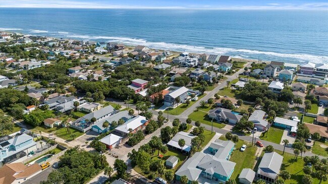 Building Photo - 2100 S Daytona Ave