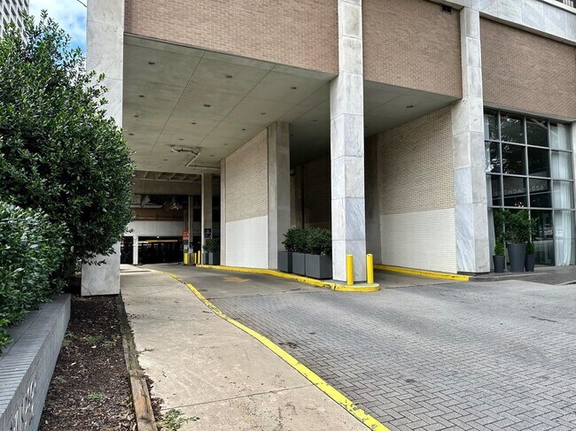 Building Photo - 620 Peachtree St NE