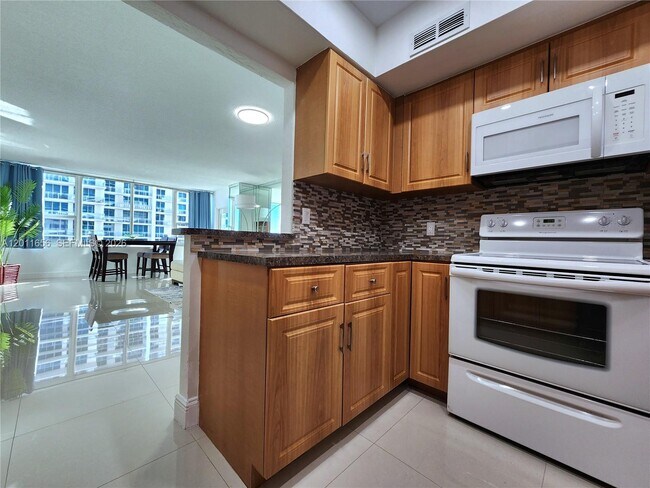 Building Photo - 3505 S Ocean Dr