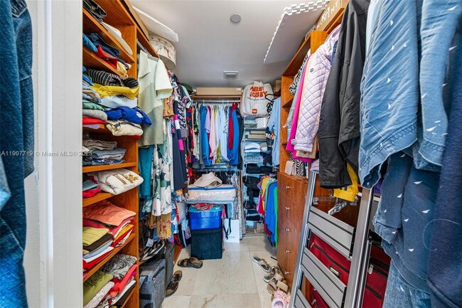 Building Photo - 888 Biscayne Blvd