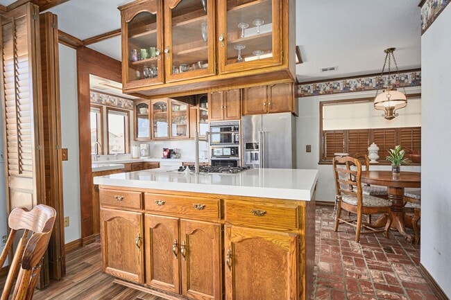 Building Photo - Spacious 3-Bedroom Lake House in Victorvil...