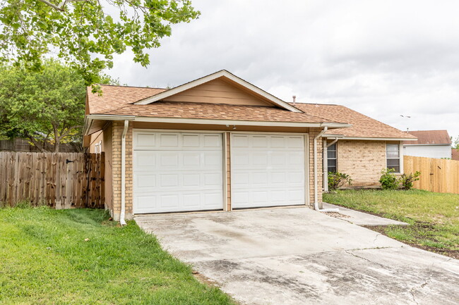 Building Photo - 14719 Highland Peak
