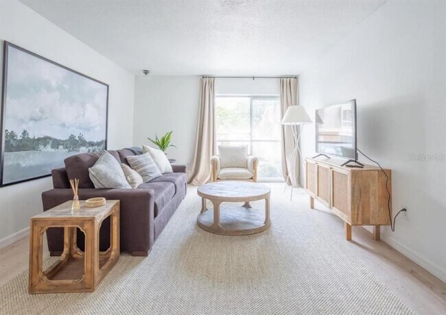 Building Photo - 1700 SW 16th Ct