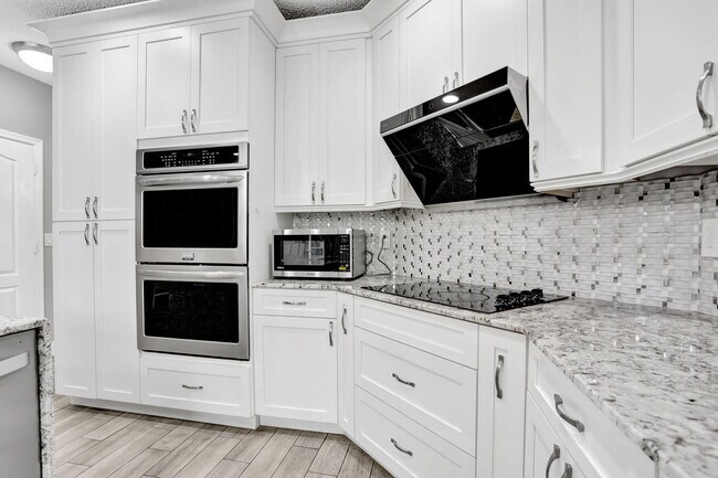 Building Photo - 6144 NW 78th Ct