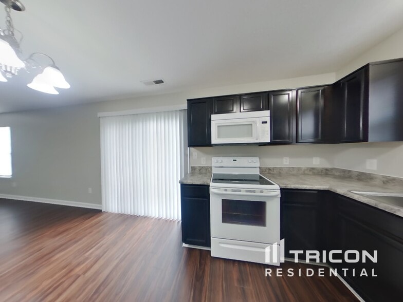 Building Photo - 1621 Bridgecreek Crossing