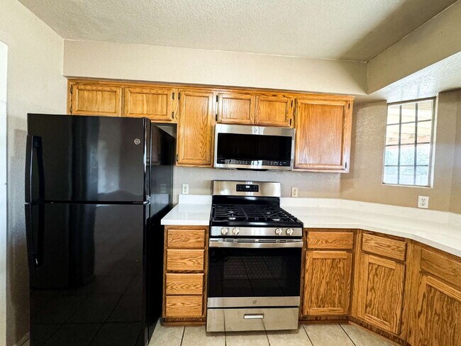 Building Photo - "Newly Renovated 4-Bedroom, 2 Bathroom Home in Yuma!"