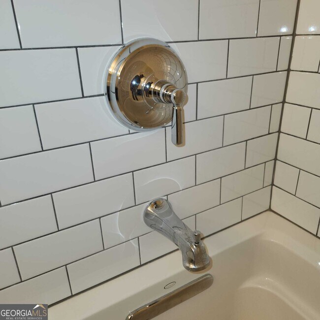 Building Photo - 1100 Howell Mill Rd NW