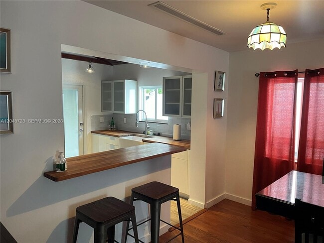 Building Photo - 2112 SW 60th Ct