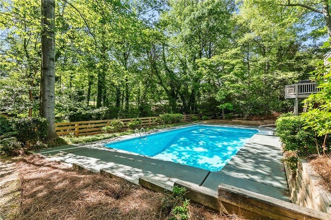 Building Photo - 755 Nile Dr