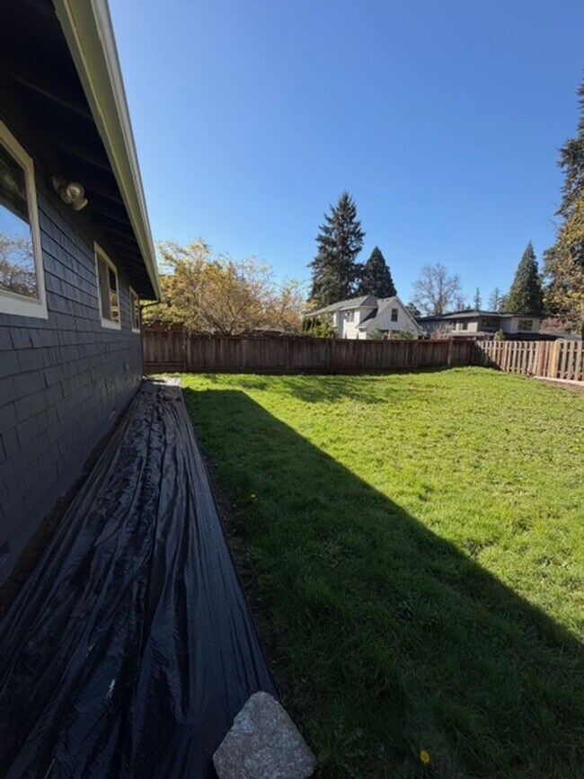 Building Photo - 18021 SW Tualata Ave