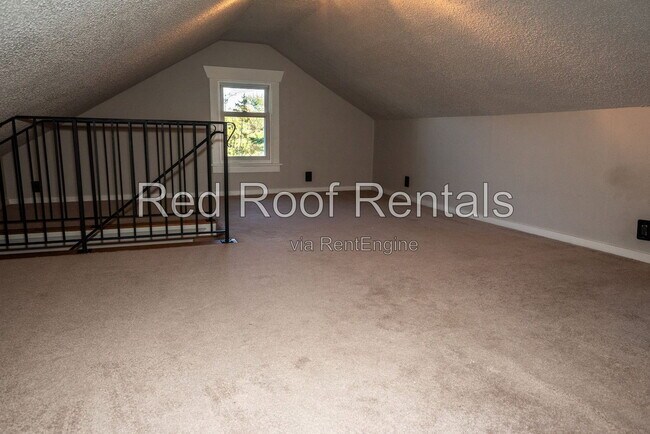Building Photo - 702 S 51st St