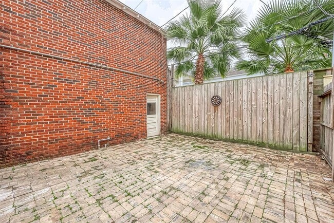 Building Photo - 707 Peden St