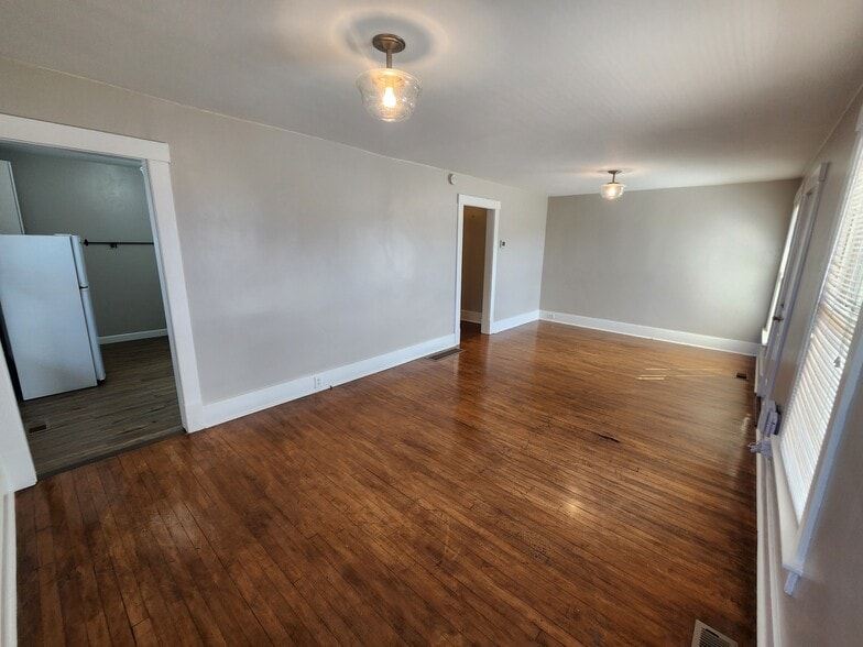 Great room - 3017 Grandview St