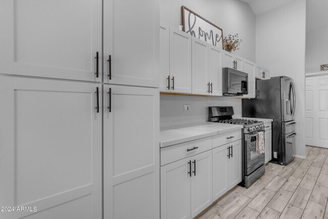 Building Photo - 1114 E Artesian Way