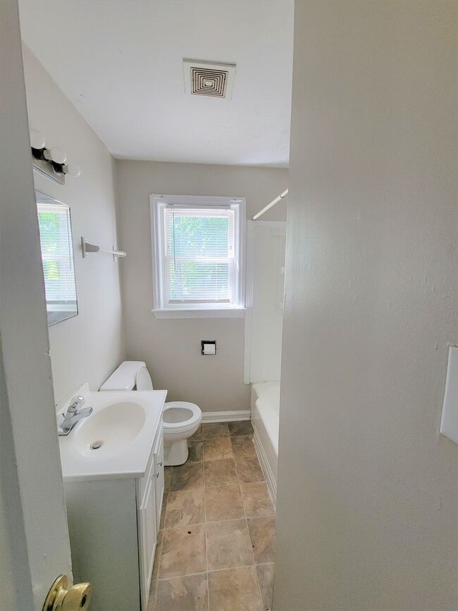 Building Photo - COMING SOON- Adorable 3 Bedroom Home 1 bath house