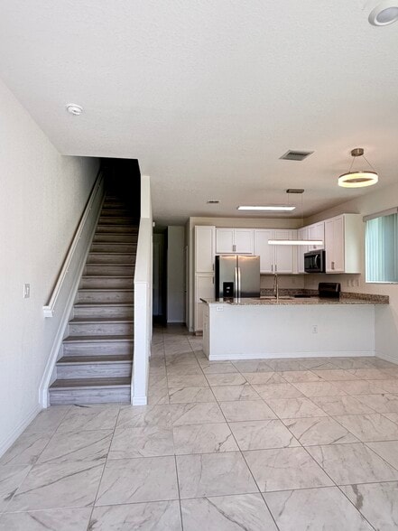 Building Photo - 6280 SW 47th Ct