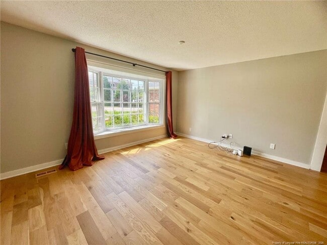 Building Photo - 2309 Village Dr