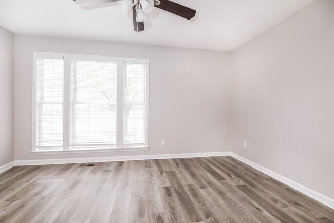 Building Photo - 2213 Maybrook Dr